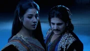 Jalal Akbar (Rajat Tokas, re)
Jodha Bai (Paridhi Sharma, li)