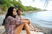 Daniel (Christian Ulmen) und Aylin (Aylin Tezel) sind frisch verliebt. Kann der zurückhaltende Daniel den Vorstellungen von Aylins Familie gerecht werden?
