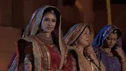 Jodha Bai (Paridhi Sharma, li)