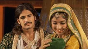 Kaiser Jalal Akbar (Rajat Tokas, li)
Ruqaiya Sultan Begum (Lavina Tandon, re)