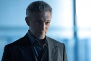 Engerraund Serac (Vincent Cassel)