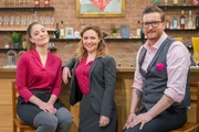 L-R: Kellnerin Selina; Restaurantleitung Natascha; Barkeeper Marcus Philipp