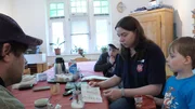 Esther Gulde leitet das Übernachtungsheim der Heilsarmee in Göttingen. Sie wohnt mit ihrer Familie dort.