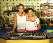 Rachel Hunter (l.)