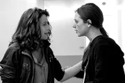 Nach der Trennung von Michel war es das Schlimmste für Sabine (Caroline Ducey, li.), Clara (Pénélope-Rose Lévèque, re.) zu verlieren - und nun findet sie eine völlig veränderte Tochter vor.