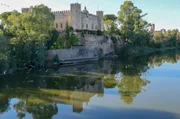 Wie ein Spukschloss liegt hinter Toledo der Wohnsitz der Herzöge von Arión am Tajo.