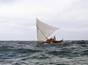 Die Männer von Ifaluk segeln noch täglich mit ihren grossen Auslegerkanus.