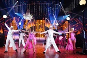 Das "Let's Dance" Profitänzer-Ensemble präsentiert die schönsten Tour-Tänze im Studio. (Archivbild)