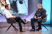 Moderator Dennis Wilms (li.) mit Schlafmediziner Dr. Michael Feld (re.).