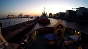 Pure Hafenromantik: der Schlepperanleger in Hamburg Neumühlen bei Sonnenuntergang.