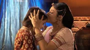 Königin Jodha Bai (Paridhi Sharma, re)
young Salim (Ayaan Zubair Rahmani, li)