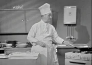 Der Bayerische Rundfunk hatte bereits in den späten Fünfzigerjahren einen Fernsehkoch: Franz Ruhm aus Wien In dieser Folge aus dem Jahr 1959 bereitet er ein Bauern-Omelett zu.