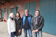 Alleine schafft es Familie Eggert nicht das tote Kapital in bare Münze zu verwandeln, denn von Marktpreisen haben die Drei keine Ahnung. Professionelle Hilfe ist gefragt – Die Trödelprofis sollen helfen!