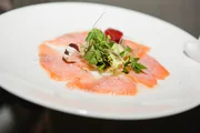 Carpaccio von der Lachsforelle in leichter Limonenmarinade