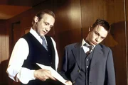 Theysens Nachfolger Thomas Keller (Oliver Hasenfratz, l.) hat große Schwierigkeiten mit seinen Mitarbeitern.