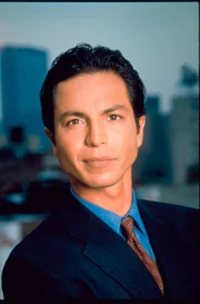 Rey Curtis (Benjamin Bratt)