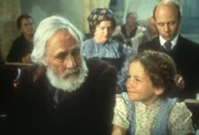 In der Kirche haben Heidi (Noley Thornton) und ihr Großvater (Jason Robards) eine Eingebung.