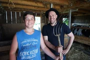 Sommerferien auf dem Dorf? Im bayerischen Truchtlaching trifft Ben den 12-jährigen Ludwig, der auf einem Bauernhof lebt und freiwillig auch in den Ferien noch bevor der Hahn kräht aus den Federn kriecht.