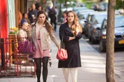 (l-r) Shoshanna Shapiro (Zosia Mamet) und Jessa Johansson (Jemima Kirke)