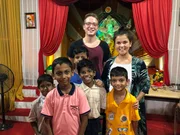 In Indien besuchen Louisa und Philipp ein großes Fest zu Ehren des Gottes Ganesha.