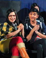 America Ferrera (Betty Suarez), Mark Indelicato (Justin Suarez).