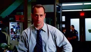 Detective Elliot Stabler (Christopher Meloni) findet bei seinen Ermittlungen heraus, dass die ermordete Studentin vor ihrem Tod vergewaltigt wurde.