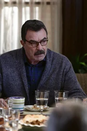 Frank Reagan (Tom Selleck) hat es nicht immer leicht - weder als NYPD-Chef, noch als Familienvater beim traditionellen Sonntagsessen ...