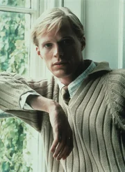 Edward (Paul Bettany).