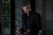 Engerraund Serac (Vincent Cassel)