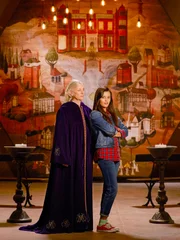 Sharon Morgan (Esmerelda Dwyer), Naomi Sequeira (Tara Crossley).