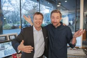 Die Moderatoren von "Bombis Nachtwache": Jörg Bombach und Daniel Boschmann.