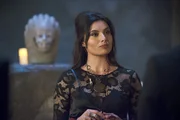 Die attraktive und unsterbliche Esrin Fortuna (Gabriella Wright) verfügt über magische Kräfte.