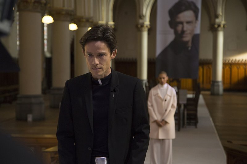 Im Fremden Körper Serie Im Fremden Körper Serie