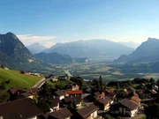 Das Fürstentum Liechtenstein ist etwa 25 Kilometer lang, vier Kilometer breit und fast 2,6 Kilometer hoch.