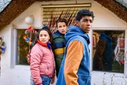 L-R: Anika (Kyra Smith), Sal (Daan Cryghton), Jake (Wilson Radjou-Pujalte)