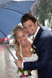 Die Hochzeitsfeier von Sabrina und Michael Scholtyssek fiel am 28. Juni 2014 in Witten ins Wasser - doch ihrer guten Laune am ?wichtigsten Tag? ihres Lebens tat das keinen Abbruch.