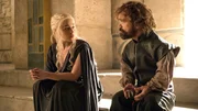 Daenerys (Emilia Clark) im Gespräch mit Tyrion (Peter Dinklage)Daenerys (Emilia Clark) im Gespräch mit Tyrion (Peter Dinklage)