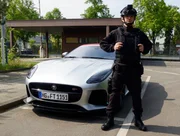 Herr Lukas lernt, wie er mit Lautstärke und Luftdruck umgehen muss.