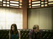 (4. Staffel) - Gretchen (Aya Cash, l.); Jimmy (Chris Geere, r.)