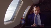 Christoph Gröner im Privatjet. (Bis zu vier deutsche Städte am Tag sind so im Terminkalender möglich.) „Wir leben in der geilsten Gesellschaft der Welt.“ Glaubt Gröner, weil hierzulande jeder Alles werden kann.