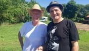Diesmal besucht der Schauspieler und Tatort Kommissar Andreas Hoppe Max Moor (li.) auf seinem Bauernhof.