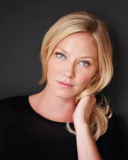 Detective Amanda Rollins (Kelli Giddish)