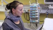 Case-Managerin Sonja Hamm vom Olgahospital kümmert sich, damit Kinder wie Leon zu Hause wieder gesund werden.