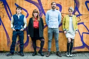 "Follow us! Das ProSieben-Reportermagazin" mit Tech-Junkie Baris Öztürk (l.), DigitalExpertin Frederike Kaltheuner (2.v.l.), Adventure-Traveler Fabian Sixtus Körner (2.v.r.) und Filmemacherin Nicola von Leffern (r.) ...