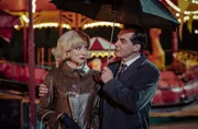 Marlène (Elodie Frenck, l.); Swan Laurence (Samuel Labarthe, r.)
