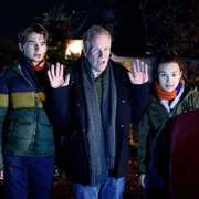 L-R: Sal Hunter (Daan Creyghton), Erik Hunter (Ronald Top), Anika Hunter (Kyra Isako Smith)