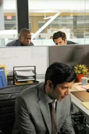 V.l.: Gus Guster (Dulé Hill), Finch (Zahf Paroo), Shawn Spencer (James Roday)