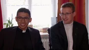 Josef Hausner (rechts) war Eldivar Coelhos Vorgänger in Bad Kötzting. Die beiden haben sich in Regensburg im Priesterseminar kennengelernt.