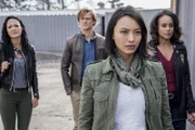 (v.l.n.r.) Riley Davis (Tristin Mays); MacGyver (Lucas Till); Desi (Levy Tran); Maria Ramirez (Presilah Nunez)