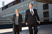 Die Polizistin Eriksson (Helena af Sandeberg) und ihr Chef LMJ (Rolf Lassgård)
